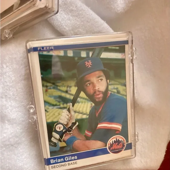 Topps, assorted Baseball Cards Box, O-Pee-Chee, and a Braves baseball - Picture 6 of 8
